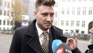 Bendtner deberá permanecer por 50 días en prisión tras romperle la mandíbula a un taxista.