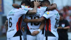 La Liga Deportiva Alajuelense continuó con su paso arrollador en Costa Rica tras vencer de visita a Santos Guápiles.