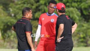 Deybi Flores ha tenido que ser enyesado hoy tras sufrir una grave lesión en el entrenamiendo del Olimpia. FOTO: Ronal Aceituno.