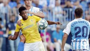 El delantero hondureño Antony 'Choco' Lozano fue titular con el Cádiz que no pudo en su visita al Fuenlabrada en la segunda de España.