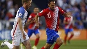 Marco Ureña de Costa Rica marcó el doblete con el que los ticos complicaron a Estados Unidos en la eliminatoria y está a un paso del Mundial de Rusia.