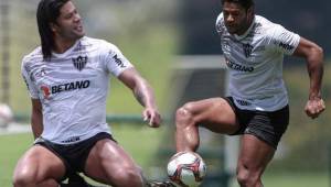 El fisiólogo del Atlético Mineiro explicó que Hulk suda mucha en cada partido entrenamiento, y por eso es la bajada de su peso.