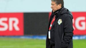El entrenador colombiano 'Bolillo' Gómez reconoció múltiples errores de su equipo que le ha costado el 6-0 frente a Suiza.