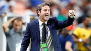 Thomas Christiansen dirigiendo a la Selección de Panamá en la Copa Oro 2021.