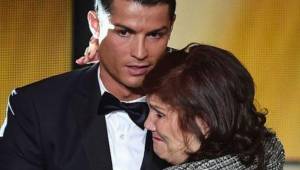 'Estoy luchando por mi vida', dijo la madre del futbolista en una entrevista.