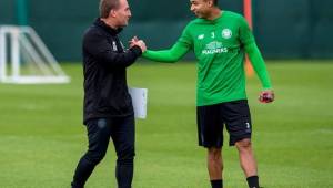 Brendan Rodgers, técnico del Celtic, sorprendió a Emilio Izaguirre al brindarle indicaciones en español.