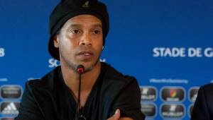 Ronaldinho se encuentra metido en problemas con la justicia de Brasil por el pago de multas.
