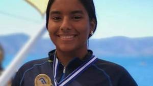 Ana Pastrana es considerada una de las mejores nadadoras que tiene el pais y su equipo es Tiburones de Honduras.