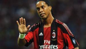 Ronaldinho recibió un marcaje ''especial'' durante un Milan-Catania de la Serie A.