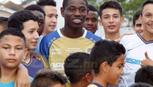 Wesly Decas vive uno de sus mejores momentos de su carrera. Clasificó al Mundial Sub-20 de Corea y hará prueba con Liverpool, pero atrás de él hay una triste historia. Fotos Neptalí Romero