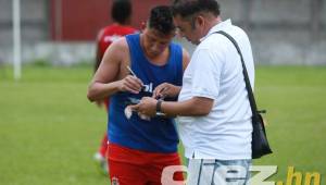 Aldo Oviedo hizo pretemporada con Real Sociedad y estaba listo para debutar, pero repentinamente abandonó el club. El jugador alegó problemas personales. Foto Javier Rosales