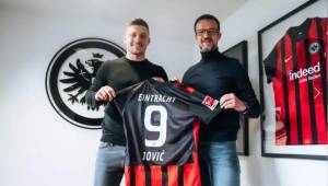 El Eintracht de Frankfurt ya presentó a Luka Jovic, quien estará hasta el final de temporada en Alemania.