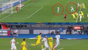 Ramos tocó para Benzema, pero el francés se había adelantado en la jugada y fue anulada.