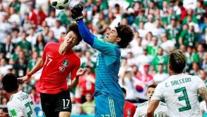 Guillermo Ochoa, portero de la Selección de México solo ha recibido un gol en dos partidos jugados en el Mundial de Rusia. Foto AFP