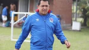 El entrenador del Olimpia, Nahún Espinoza, piensa solamente en ganar el domingo contra Motagua. Foto Juan Salgado