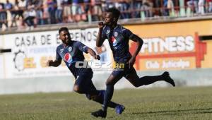 Félix Crisanto dejó tendida a la defensa de Marathón y de pierda derecha anotó un golazo. Foto: Marvin Salgado.