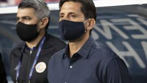 Medios de Costa Rica informan que Ronald González dejó de ser técnico de la escuadra tica y ya se bajaran nombres para sustituirlo.