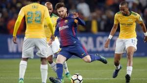 Lionel Messi tuvo minutos en el segundo tiempo y volvió locos a los sudafricanos que llenaron el estadio.
