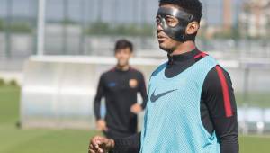 'Choco' Lozano entrenó con una máscara en su rostro. Foto cortesía Barcelona B.