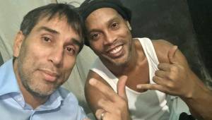 Nélson Cuevas, exfutbolista paraguayo, ha sido uno de los que ha visitado a Ronaldinho en la cárcel.