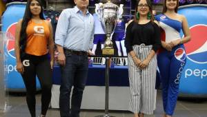 El presidente ejecutivo Juan Carlos Suazo en el momento de la presentación de la Copa Diunsa.