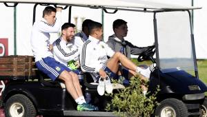 Los futbolistas de la Selección de Argentina fueron sorprendidos por los médicos de la FIFA que les hicieron el control antidopaje. Foto AFP