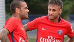 Neymar ya sabe lo que es entrenar con Dani Alves en el PSG.