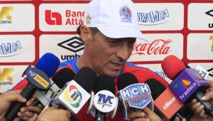 Pedro Troglio, entrenador del Olimpia habló sobre diversos tópicos y dejó claro que no hay división en el club, pregunta que le molestó. Fotos Ronal Aceituno