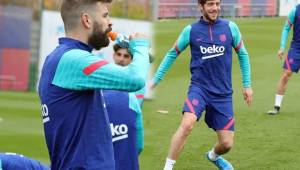 Gerard Piqué y Sergi Roberto han entrado en la convocatoria para el clásico.