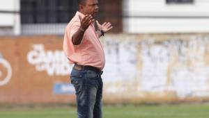 El técnico Raúl Cáceres no salió nada contento con el accionar de sus jugadores en la derrota ante el Olimpia.