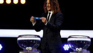 El campeón del Mundo con España en 2010, Carles Puyol, fue el encargado de los emparejamientos del sorteo.