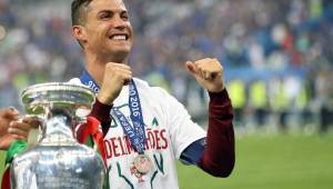 Cristiano Ronaldo celebró con todo la obtención de la Euro.