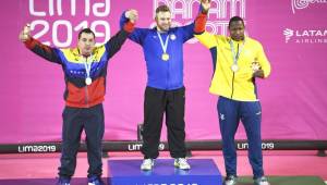 El levantador de pesas Wesley Kitts ganó medalla de oro para Estados Unidos.