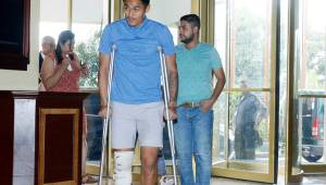 El mediocampista hondureño Andy Najar cuando se encontraba en recuperación tras ser operado de los ligamentos de la rodilla en San Pedro Sula. Foto DIEZ