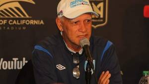 El técnico Walter Claverí dice que para que mejore la intensidad del futbolista de Guatemala deben cambiar las canchas de la liga chapina.