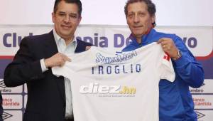El argentino Pedro Troglio fue presentado por el presidente olimpista Rafael Villeda. Foto: Marvin Salgado.