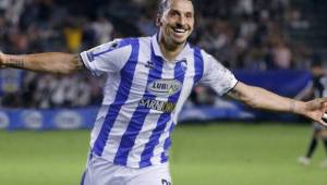 El Pescara bromeó con sus seguidores anunciado la llegada de Zlatan Ibrahimovic en Twitter.