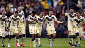 Los jugadores del América festejan el sufrido pase a cuartos de Liga de Campeones Concacaf tras eliminar al Comunicaciones en penales. Fotos AFP