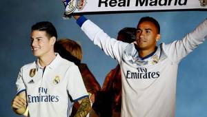 Danilo festejando junto a James Rodríguez la conquista del título 33 del Real Madrid.