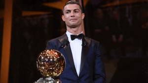 Cristiano Ronaldo festejó al lado de su hijo y mamá su quinto Balón de Oro.
