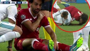 Salah tuvo que abandonar el campo luego de una falta recibida de Ramos.