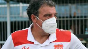 Fernando Mira es el técnico portugués que dirige al CDS Vida de la Liga Nacional de Honduras.