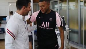 Mbappé subió fotos de su primer encuentro con Messi en el París Saint Germain.