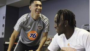 El hondureño Alberth Elis muy feliz en su primer día de pretemporada con el Houston Dynamo de la MLS esperando se defina su futuro.