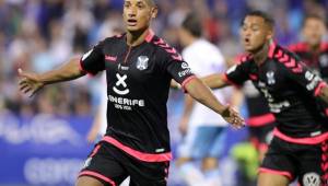Bryan Acosta anda en busca de su tercer gol de la temporada con el Tenerife.