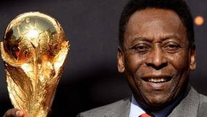 Pelé levantó tres veces el trofeo que lo coronaba como Campeón del Mundo con Brasil.