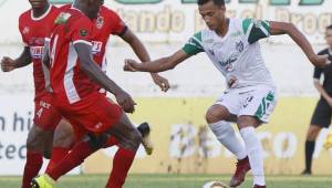 El juego entre tocoeños y porteños se realiza en el estadio Francisco Martínez Durón de Tocoa, Colón.