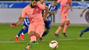 Luis Suárez anotó uno de los goles del Barcelona al Alavés.