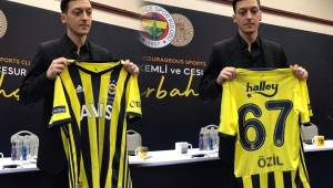 Mesut Özil utilizará el dorsal 67 por el código de la ciudad de donde son originarios sus padres en Turquía.
