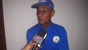 El entrenador de Nicaragua, Henry Duarte mientras atendía a la prensa tras el entrenamiento.
